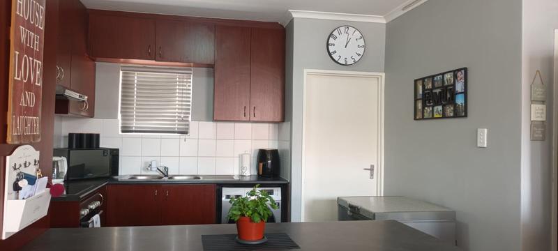 3 Bedroom Property for Sale in Pelikan Park Western Cape